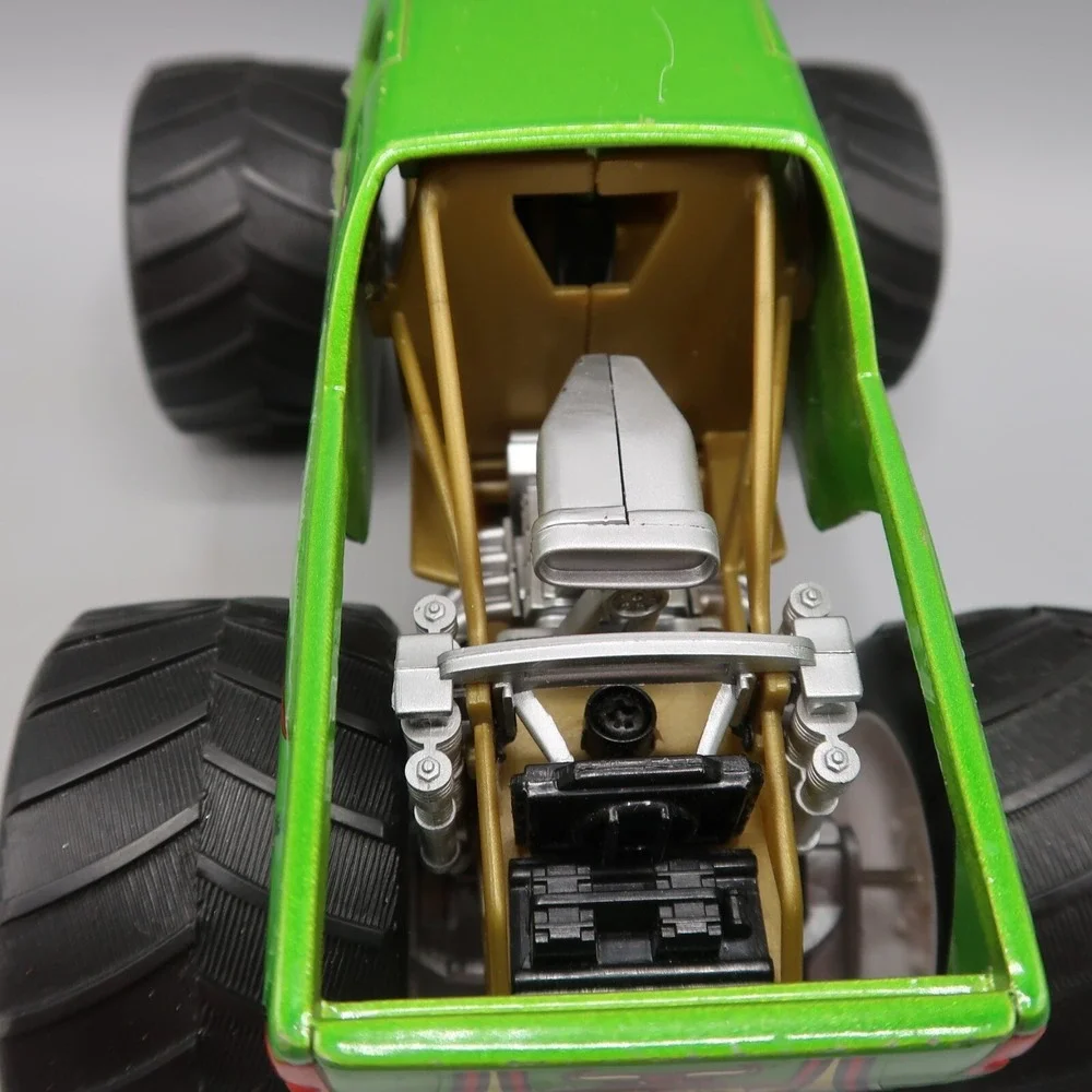 Hot Wheels‎ Monster Jam Truck WWE Raw The Rock 1:24 Lime Green Toy